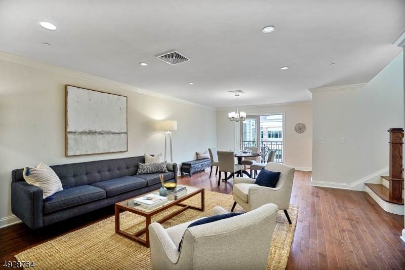 82 Franklin Pl Unit 11 - Photo 1