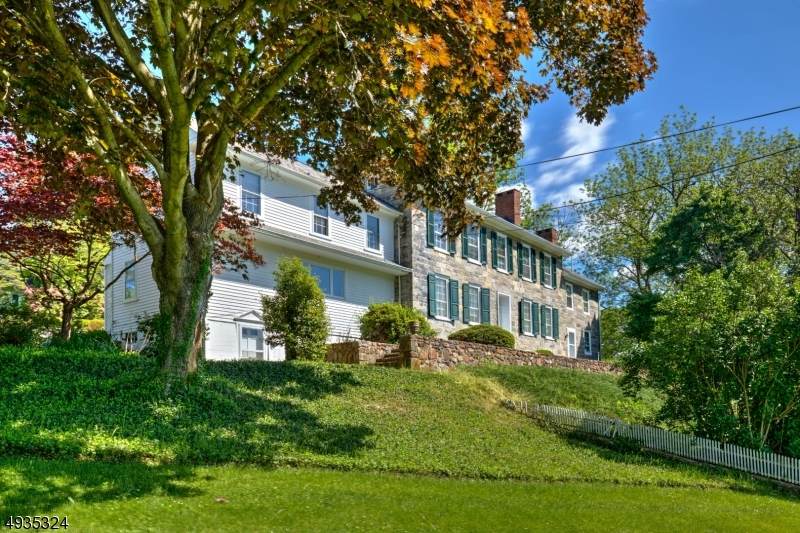 115 Maple Ave - Photo 1