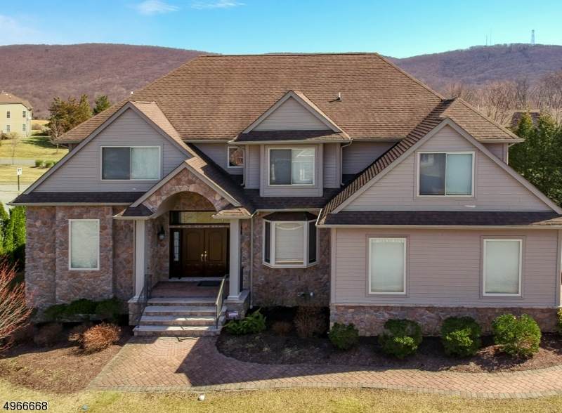 1 White Oak Ct - Photo 1