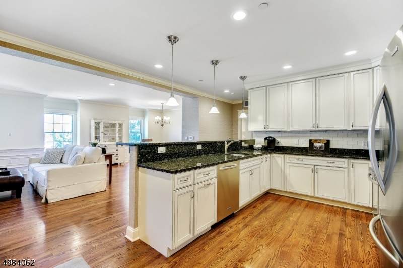 25 Ridgedale Ave Unit 18 - Photo 1