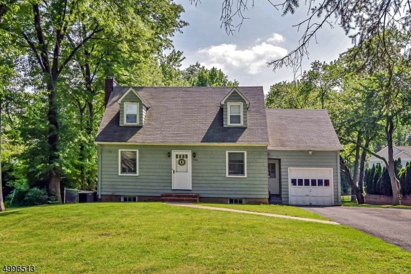 1540 Rahway Ave - Photo 1