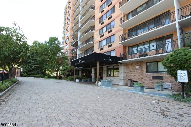 60 E Pkwy Dr - Photo 1