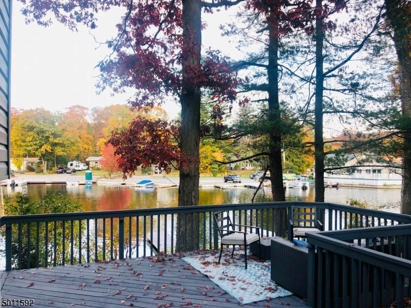 481 Lakeshore Dr - Photo 1