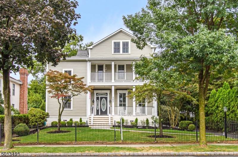 207 N Union Ave - Photo 1