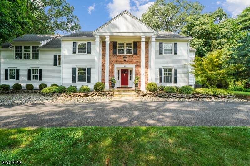11 Crest Dr - Photo 1