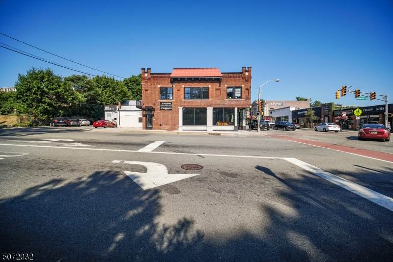 555 Bloomfield Ave - Photo 1