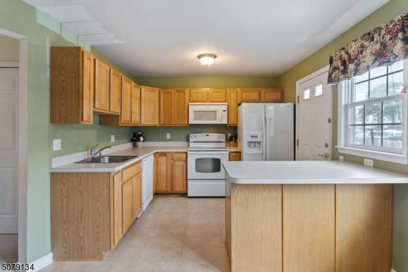 905 Marlborough Common - Photo 1