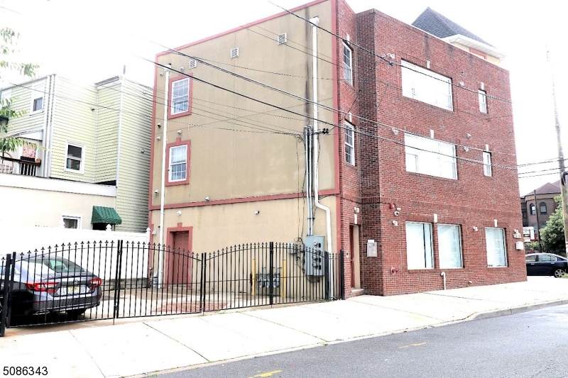 498 Ferry St - Photo 1