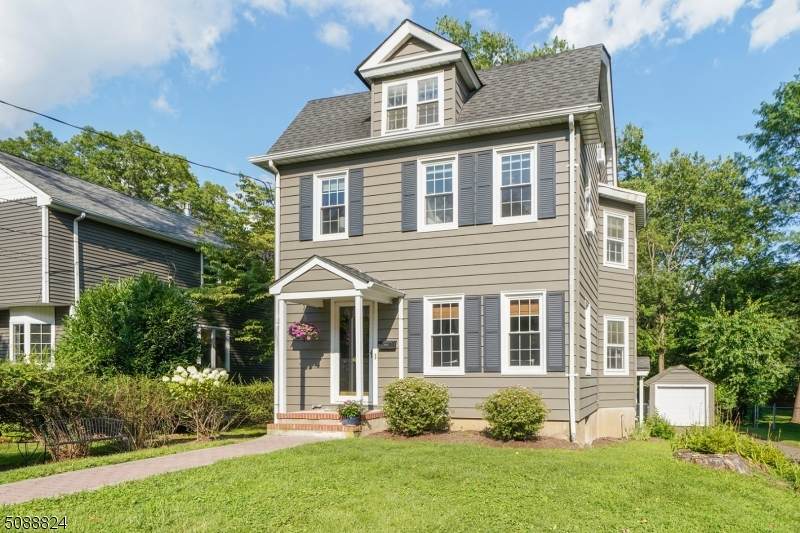 48 Hedges Ave - Photo 1