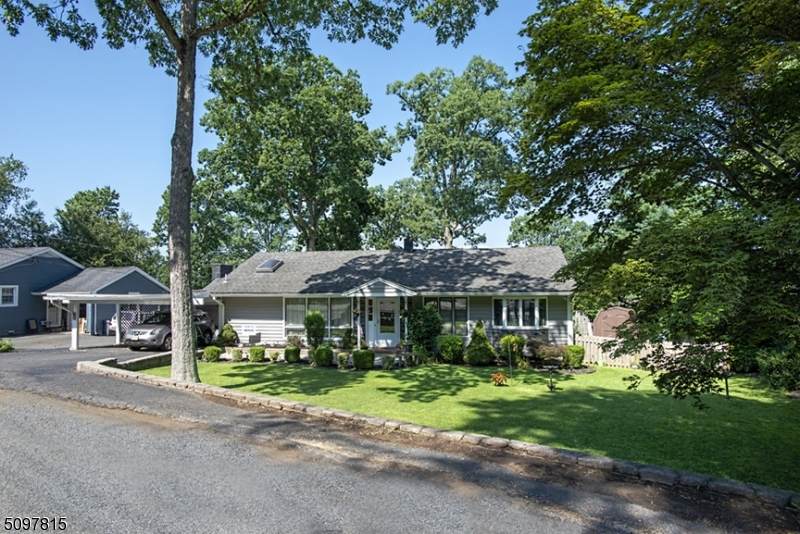 11 Woodlawn Ter - Photo 1
