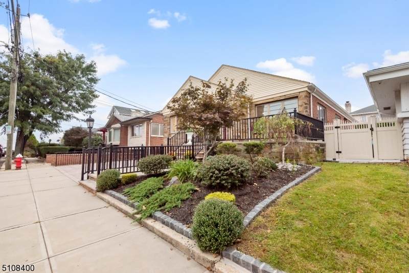 29 Roosevelt Ter - Photo 1