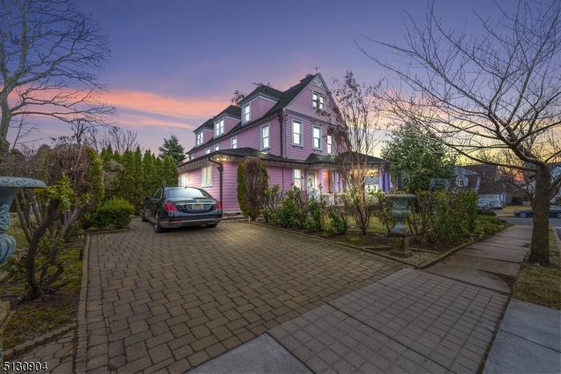 142 Brookfield Ave - Photo 1