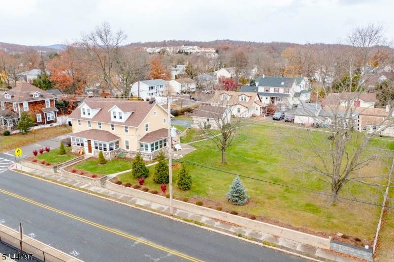 403 Lakeside Ave - Photo 1