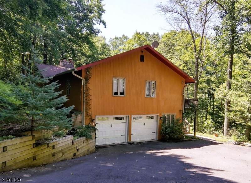 79 Mohican Rd - Photo 1