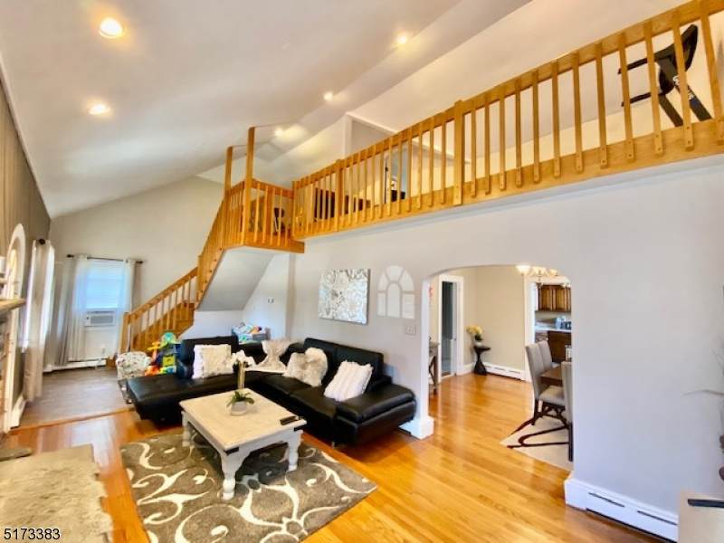 264 Broad St - Photo 1