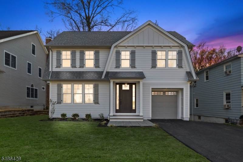 854 Summit Ave - Photo 1
