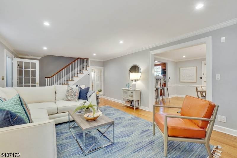 17 Girard Pl - Photo 1