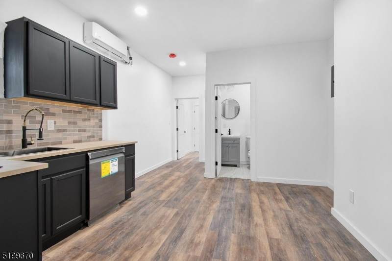 263 Bergen St - Photo 1