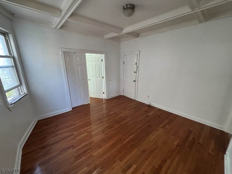 136 Baldwin St - Photo 1