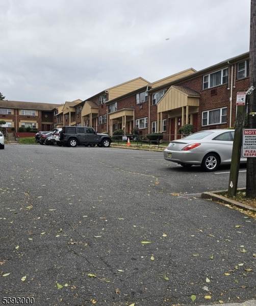 916 Stuyvesant Ave - Photo 1