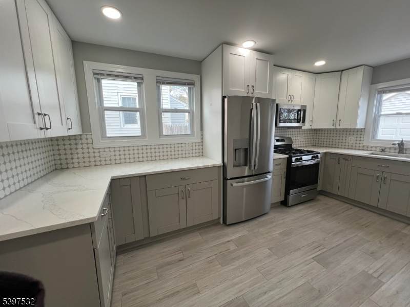 20 Van Dyke Pl - Photo 1