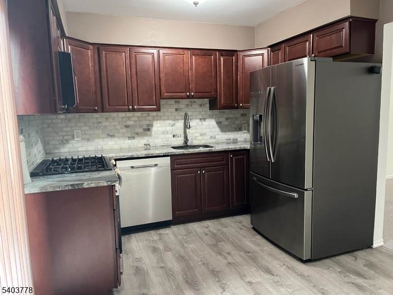 265 Spruce Ct - Photo 1