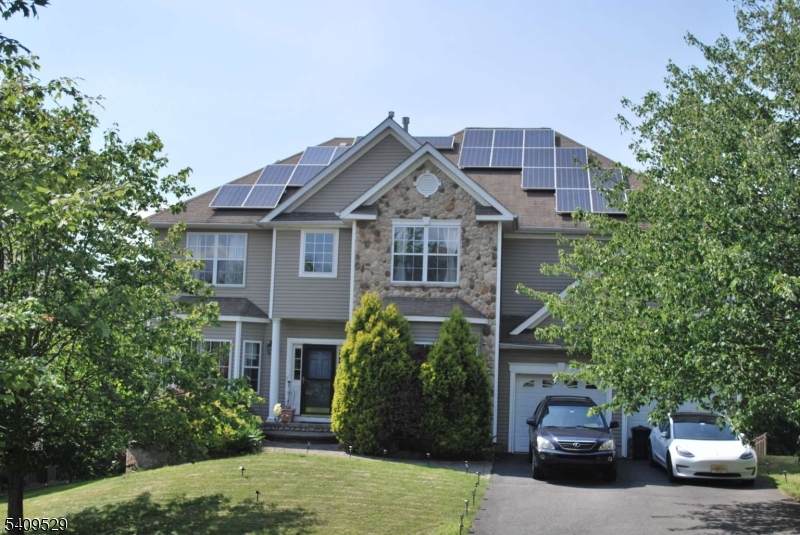 692 Skyline Dr - Photo 1