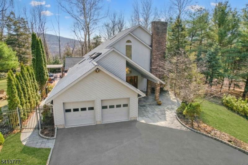 15 Mountain Spring Dr - Photo 1