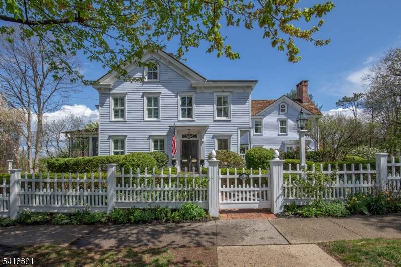 160 S Finley Ave - Photo 1