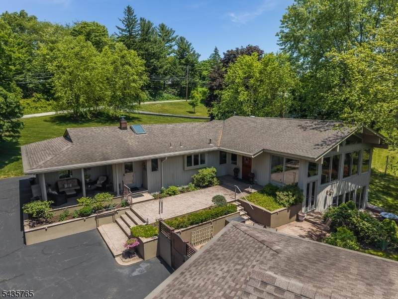 219 W Valley Brook Rd - Photo 1