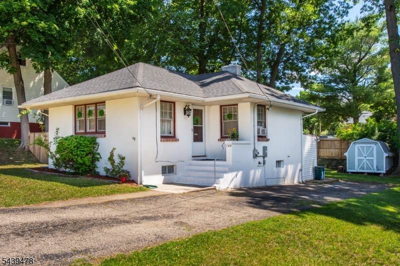 144 Baker St - Photo 1