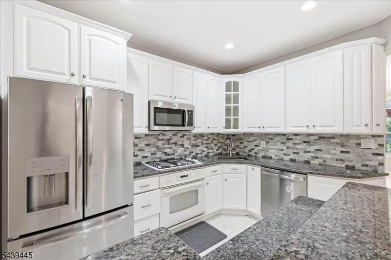 334 Wilshire Dr - Photo 1