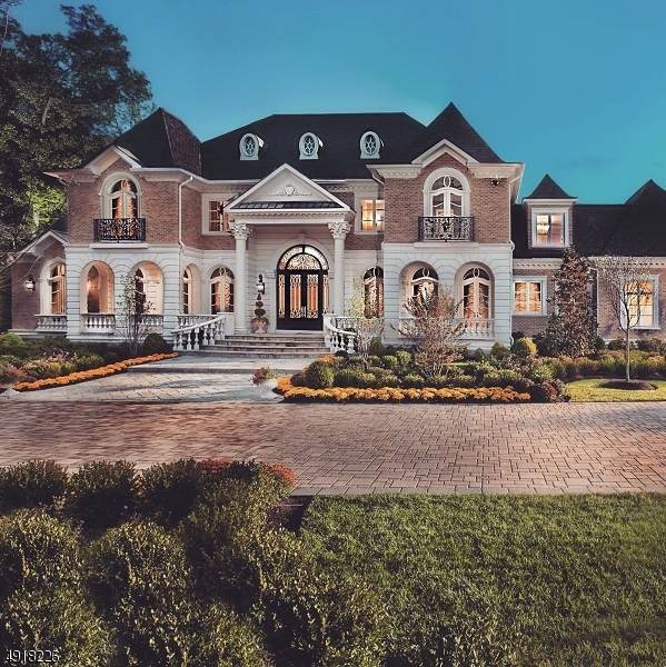 10 Queens Ct - Photo 1