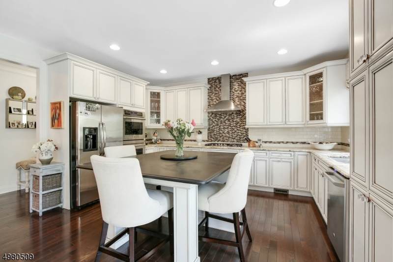 15 Park Pl - Photo 1