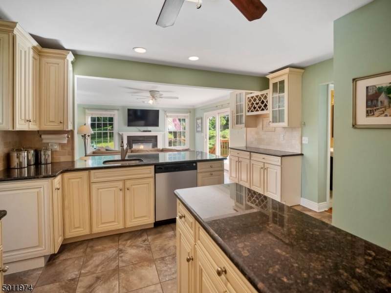97 Roosevelt Ave - Photo 1