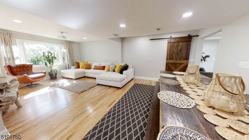 101 Oxford Ter - Photo 1