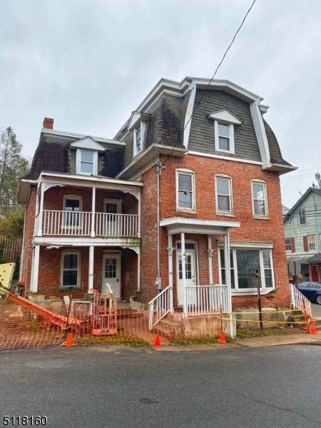 85 Swan St - Photo 1