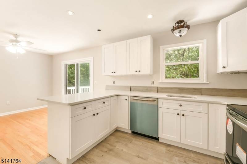 5 Lawrence Dr - Photo 1