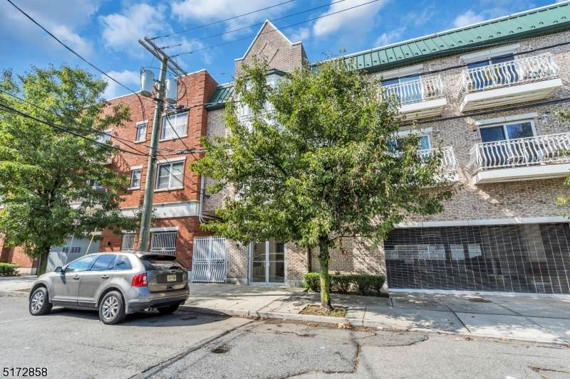 33 Freeman St - Photo 1