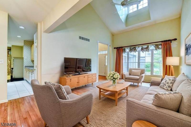 4 Loft Dr - Photo 1
