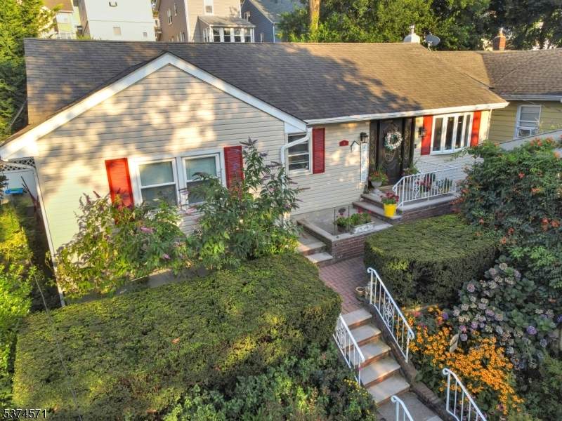 16 Park Pl - Photo 1