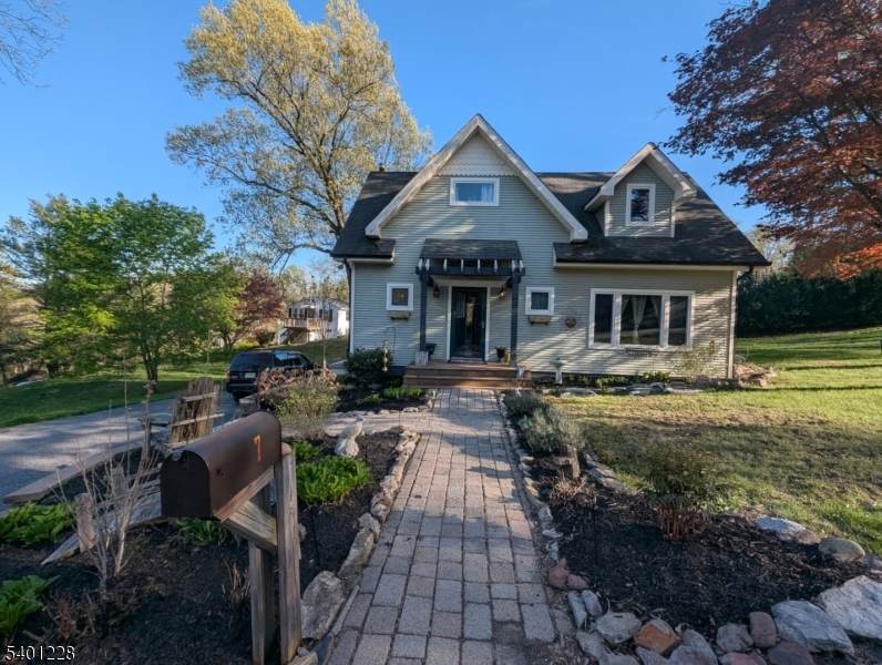 7 Arrowhead Dr - Photo 1