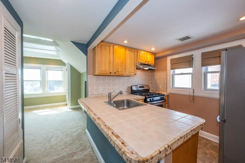 41 Beekman St - Photo 1
