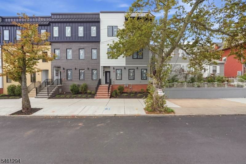 506 Davis Ave - Photo 1