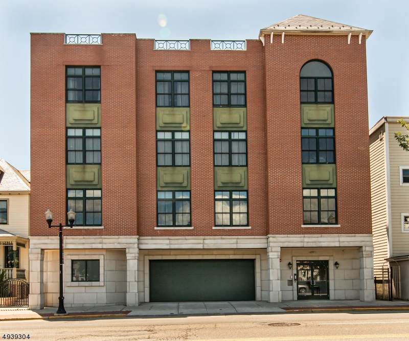194 Bloomfield Avenue - Photo 1