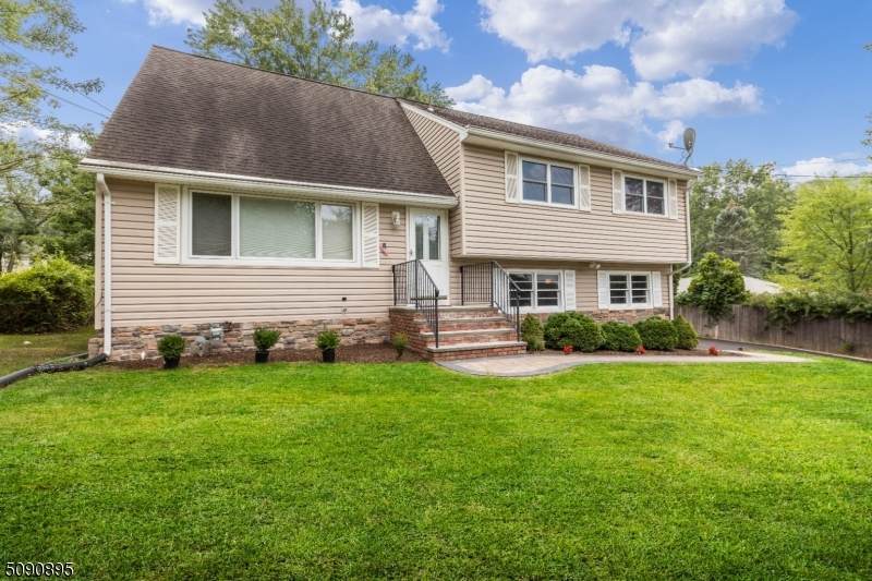 18 Lilac Pl - Photo 1