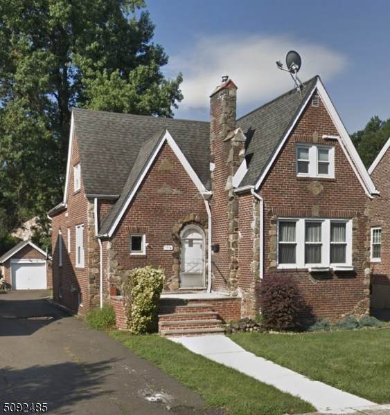 1074 Maurice Ave - Photo 1