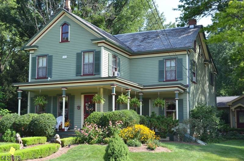 53 Kingwood Ave - Photo 1