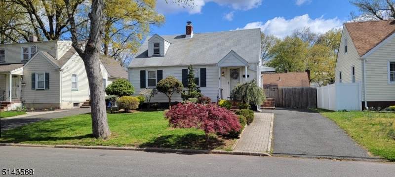 1075 Mayfair Dr - Photo 1