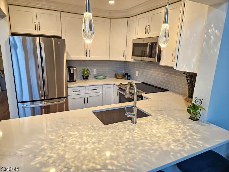 5 Maple Cres - Photo 1